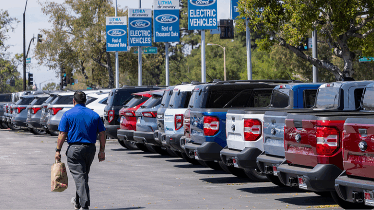US_Auto_Prices_Poised_to_Soar_as_Tariffs_Bite_Manufacturers