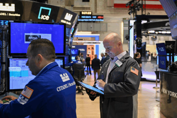 US_Stocks_Dip_Ahead_of_Trump_s_Tariff_Deadline - News for amigos, by amigos US_Stocks_Dip_Ahead_of_Trump_s_Tariff_Deadline