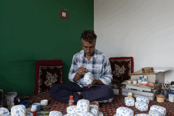 U.S. 50% Tariff Threatens Kashmir Handicrafts U_S__50__Tariff_Threatens_Kashmir_Handicrafts