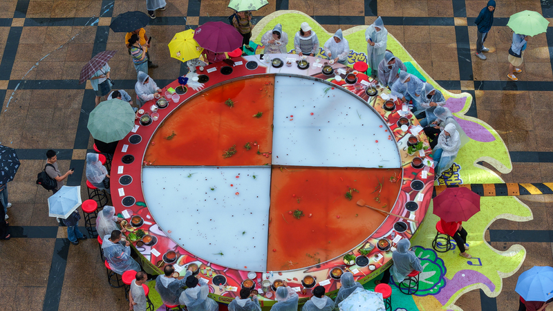 Giant Hot Pot Steams Up Guiyang’s Summer Food Festival