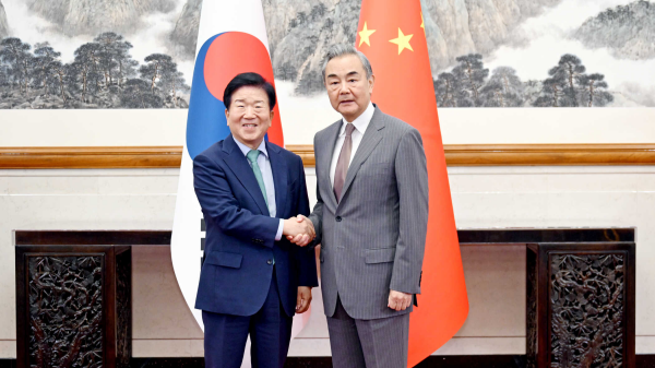 Wang Yi Meets S. Korean Envoy to Celebrate 33 Years of Ties Wang_Yi_Meets_S__Korean_Envoy_to_Celebrate_33_Years_of_Ties