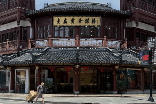 Yuyuan Market: Ming History Meets Modern Hustle Yuyuan_Market__Ming_History_Meets_Modern_Hustle