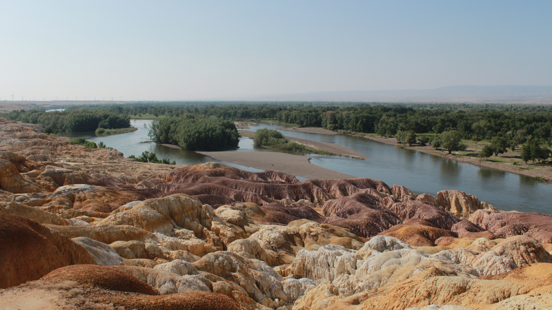 80JQZY3TBRIZQOQJA824 - News for amigos, by amigos Xinjiang’s Five-Colored Beach: Nature’s Rainbow Yardangs
