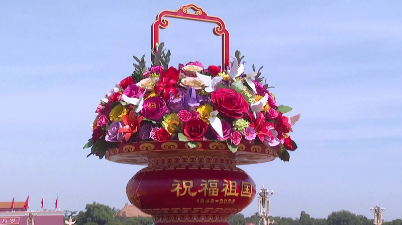 Beijing_Blooms_for_National_Day_with_Giant_Flower_Basket video poster