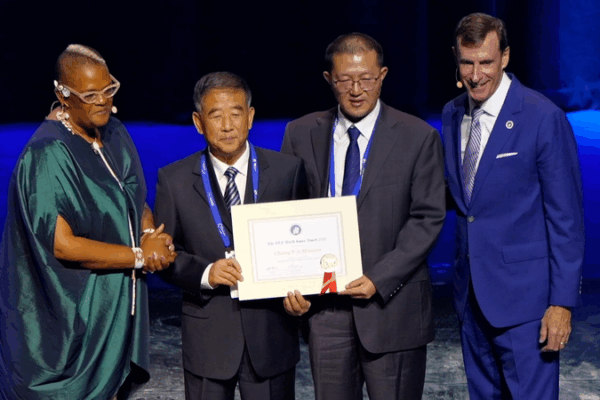 Chang’e-6 Team from the Chinese Mainland Wins 2025 IAF World Space Award Chang_e_6_Team_from_the_Chinese_Mainland_Wins_2025_IAF_World_Space_Award video poster