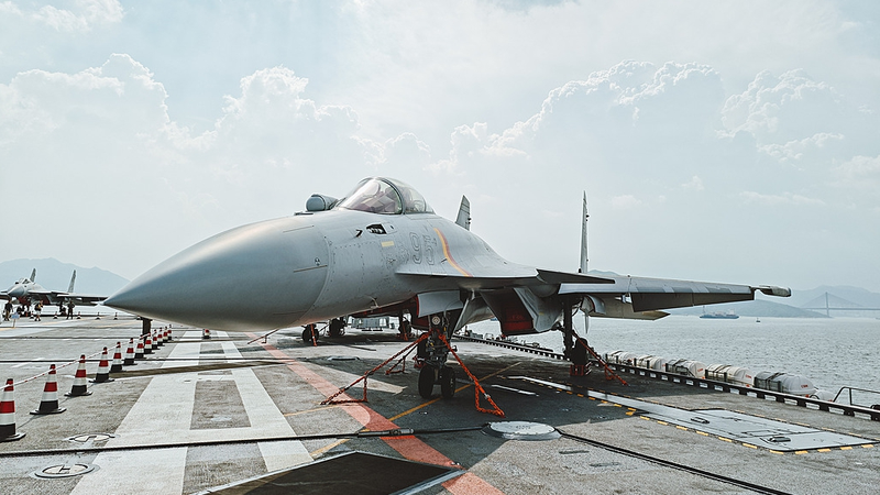 Chinese_mainland_s_Fujian_Carrier_Launches_Jets_with_New_EM_Catapults - News for amigos, by amigos Chinese_mainland_s_Fujian_Carrier_Launches_Jets_with_New_EM_Catapults