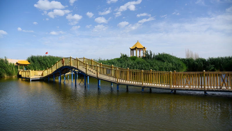 Discover_Dahekou__Bosten_Lake_s_Scenic_Gem_in_Xinjiang video poster