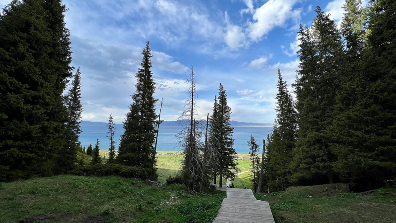 Dreamy_Songshutou_Summit__Cloud_Cascades_at_Sayram_Lake video poster