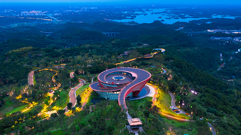Exploring_Chengdu_s_Longquan_Mountains_Urban_Forest_Park_poster - News for amigos, by amigos Exploring_Chengdu_s_Longquan_Mountains_Urban_Forest_Park video poster
