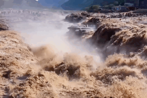 Golden_Waves__Hukou_Waterfall_s_Seasonal_Spectacle_on_Shanxi_Shaanxi_Border video poster