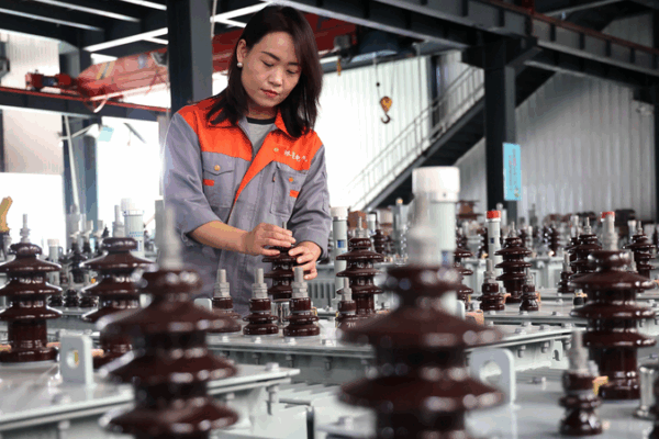 High-Tech Boom Fuels Economic Comeback in Chinese Mainland High_Tech_Boom_Fuels_Economic_Comeback_in_Chinese_Mainland