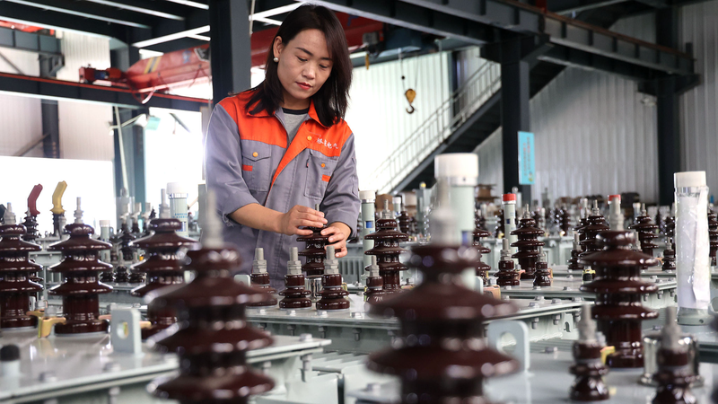 High_Tech_Boom_Fuels_Economic_Comeback_in_Chinese_Mainland