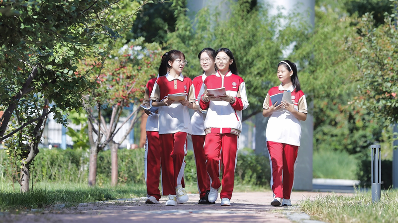 I9BY0CPINF9IFODSFKBL - News for amigos, by amigos Peng Liyuan Champions Science Education to Empower Women 📚🔬