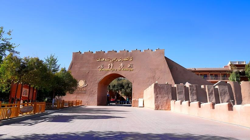 Inside_Kashi__Exploring_a__Living_Thousand_Year_Old_City__in_Xinjiang video poster