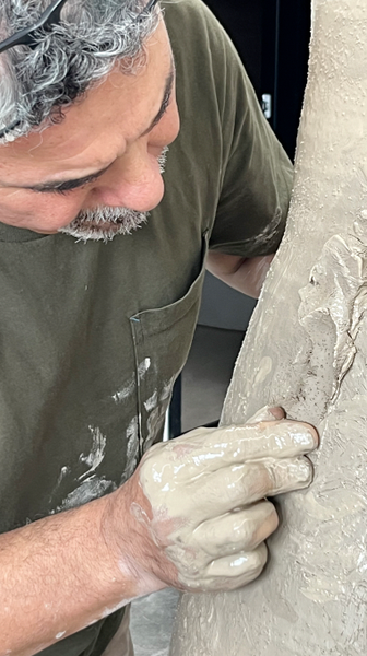 Iraqi_Artist_Blends_AI___3D_Tech_with_Jingdezhen_Ceramics video poster