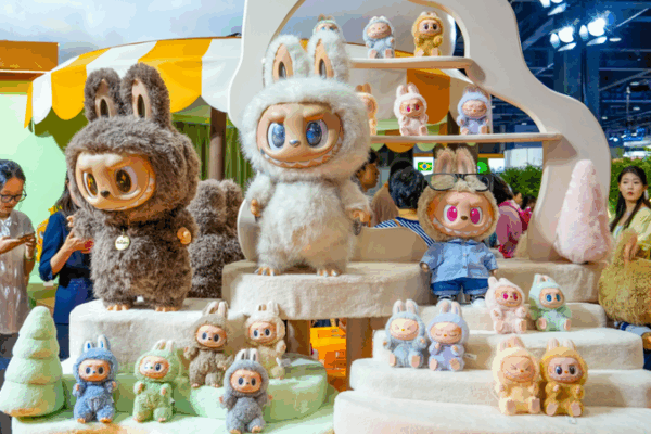 Labubu and Pop Mart Figures Steal the Show at CIFTIS 2025 Labubu_and_Pop_Mart_Figures_Steal_the_Show_at_CIFTIS_2025
