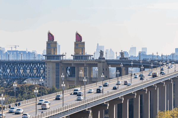 Live_Views__Nanjing_Yangtze_River_Bridge_s_Splendid_Span video poster