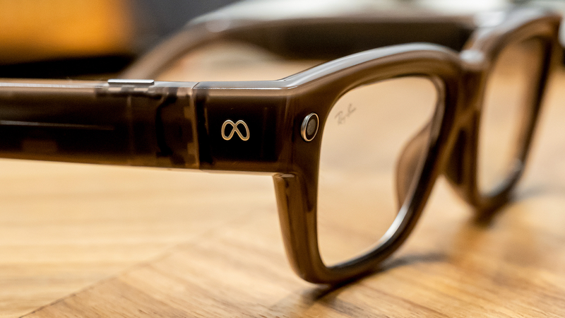 Meta_Unveils_Ray_Ban_Smart_Glasses_with_Built_in_Display - News for amigos, by amigos Meta_Unveils_Ray_Ban_Smart_Glasses_with_Built_in_Display