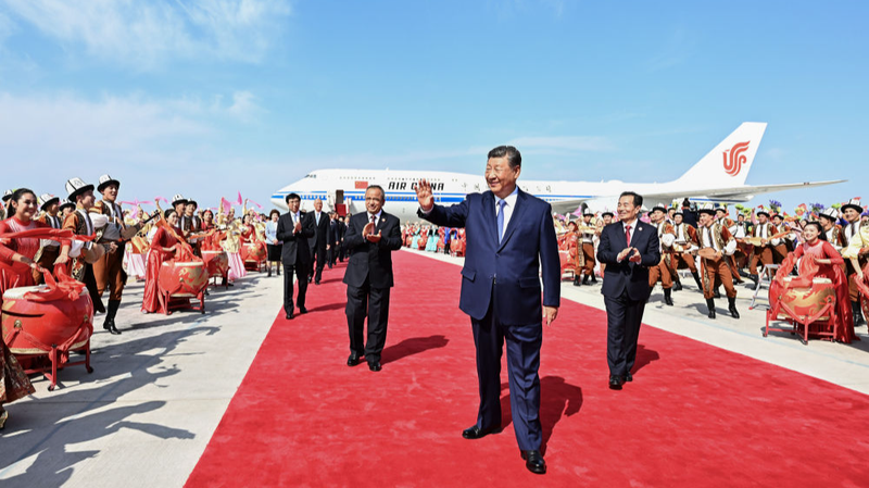 Xi Jinping Touches Down in Urumqi for Xinjiang’s 70th Anniversary 🎉 Xi Jinping Touches Down in Urumqi for Xinjiang’s 70th Anniversary 🎉