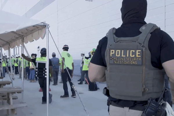 Over 300 South Korean Workers Detained in U.S. Raid Over_300_South_Korean_Workers_Detained_in_U_S__Raid
