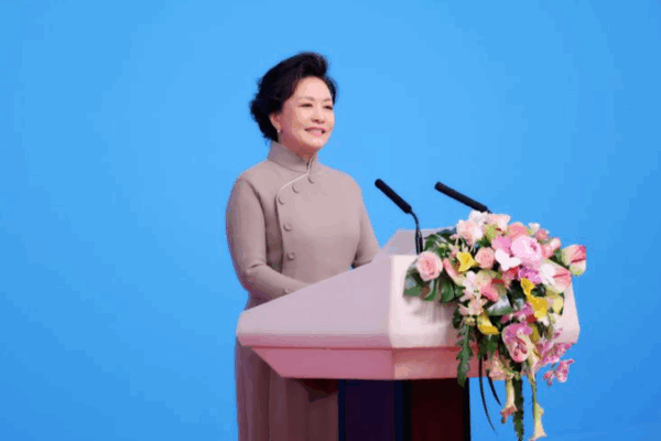 Peng Liyuan Champions Science Education for Girls at UNESCO Prize Peng_Liyuan_Champions_Science_Education_for_Girls_at_UNESCO_Prize