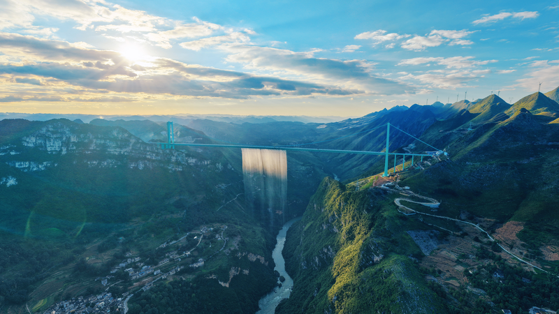 Sky_High_Thrills_at_Huajiang_Grand_Canyon_Bridge - News for amigos, by amigos Sky_High_Thrills_at_Huajiang_Grand_Canyon_Bridge