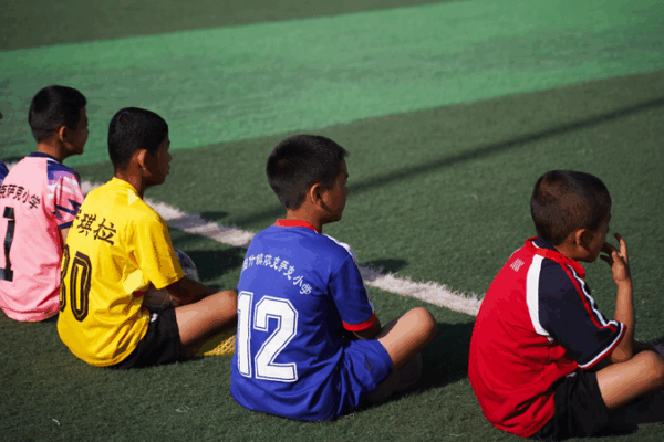 Xinjiang’s Vibrant Traditions: Football Fever and Sweet Fig Harvest Xinjiang’s Vibrant Traditions: Football Fever and Sweet Fig Harvest