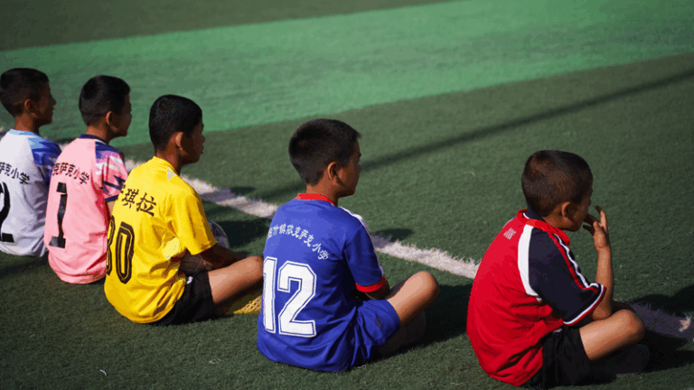 Xinjiang’s Vibrant Traditions: Football Fever and Sweet Fig Harvest