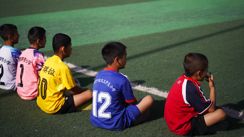Xinjiang’s Vibrant Traditions: Football Fever and Sweet Fig Harvest