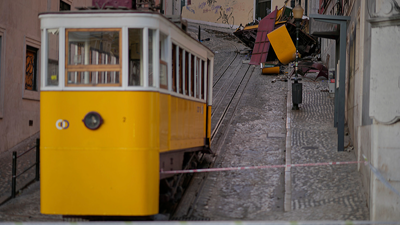 Tragic Funicular Crash in Lisbon: 15 Dead, 18 Injured Tragic_Funicular_Crash_in_Lisbon__15_Dead__18_Injured video poster