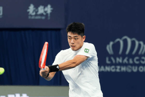 Wu Yibing Shocks Daniil Medvedev with Comeback Win at Hangzhou Open Wu_Yibing_Shocks_Daniil_Medvedev_with_Comeback_Win_at_Hangzhou_Open