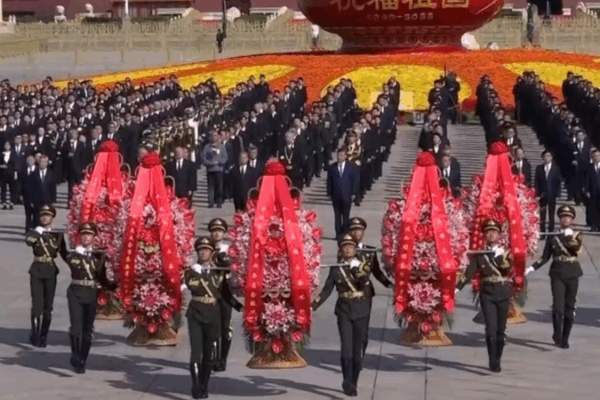 Xi Honors Fallen Heroes at Tiananmen on Martyrs’ Day Xi_Honors_Fallen_Heroes_at_Tiananmen_on_Martyrs__Day video poster