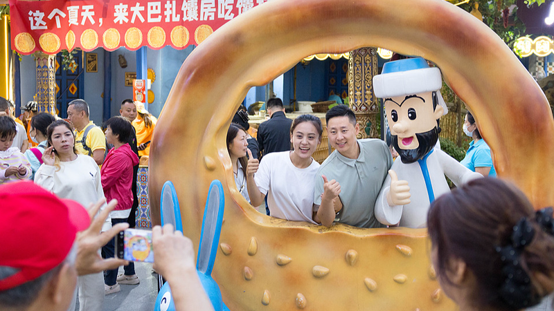 Xinjiang_International_Grand_Bazaar_Bustles_with_200k__Daily_Visitors - News for amigos, by amigos Xinjiang_International_Grand_Bazaar_Bustles_with_200k__Daily_Visitors