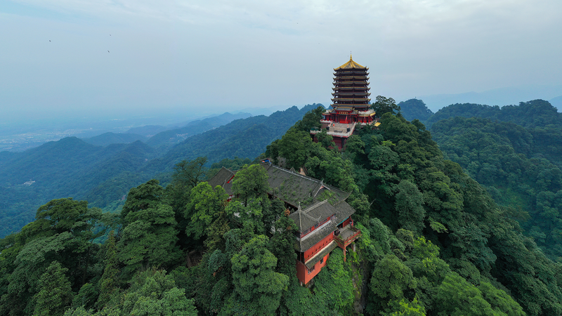 0F30B6FK9OHX9NUP58GI - News for amigos, by amigos Sky-High Views: Discover Qingcheng Mountain’s Laojun Pavilion video poster