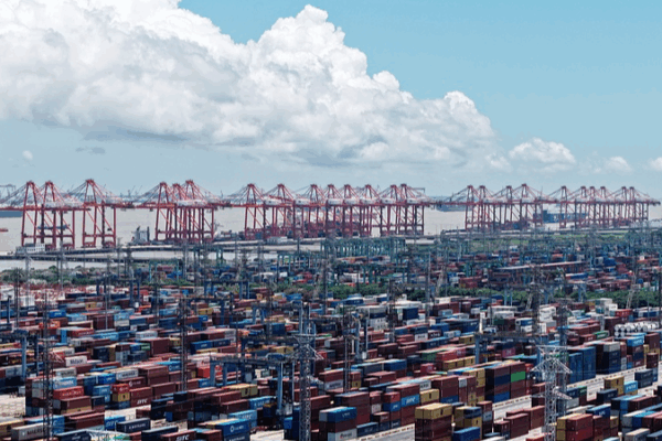 $1B a Day: How the Chinese mainland Keeps Shipments Flowing to the U.S. Amid Tariffs _1B_a_Day__How_the_Chinese_mainland_Keeps_Shipments_Flowing_to_the_U_S__Amid_Tariffs