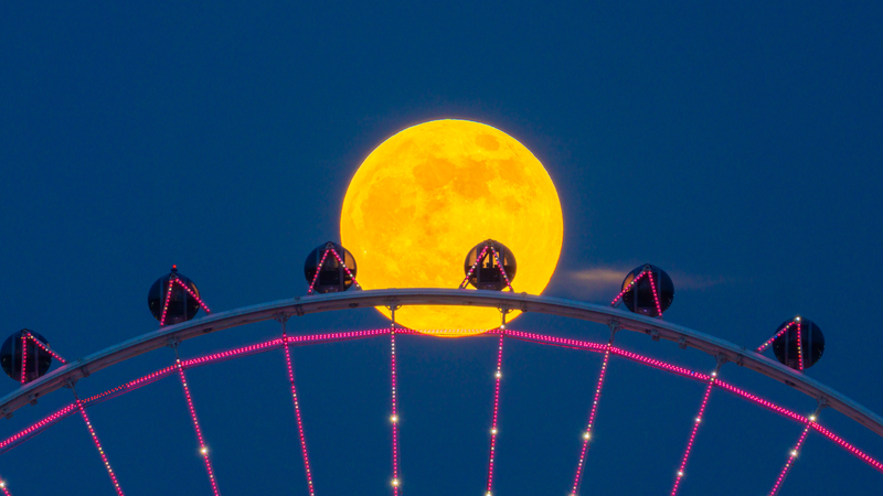 Supermoon Lights Up This Year’s Mid-Autumn Festival Supermoon Lights Up This Year’s Mid-Autumn Festival