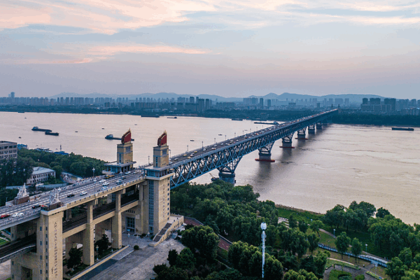 Marveling at the Nanjing Yangtze River Bridge’s Engineering Feat Marveling at the Nanjing Yangtze River Bridge’s Engineering Feat video poster