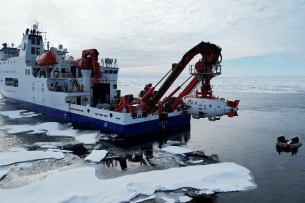 China’s Jiaolong Submarine Completes 10+ Under-Ice Arctic Dives China’s Jiaolong Submarine Completes 10+ Under-Ice Arctic Dives