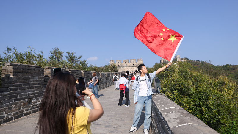 The Chinese Mainland’s 8-Day Holiday Sparks Epic Travel Boom 🚅🌕