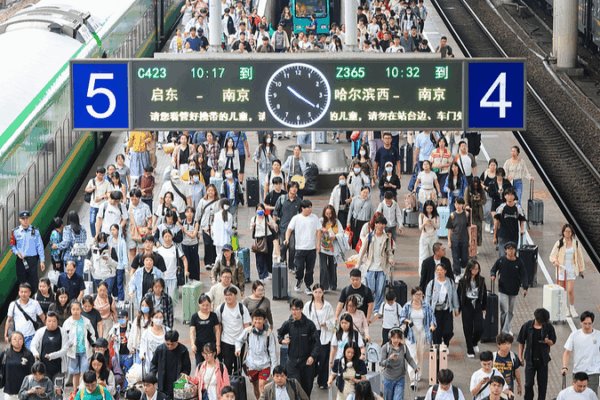 Chinese Mainland’s Holiday Travel Hits 1.24 Billion Trips Chinese Mainland’s Holiday Travel Hits 1.24 Billion Trips