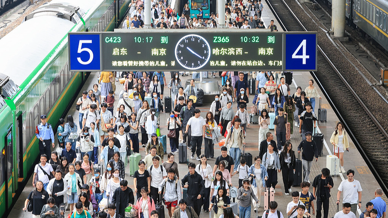 Chinese Mainland’s Holiday Travel Hits 1.24 Billion Trips