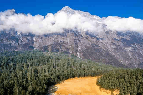 Yulong Snow Mountain: Yunnan’s Sacred Black & White Peaks Yulong Snow Mountain: Yunnan’s Sacred Black & White Peaks video poster