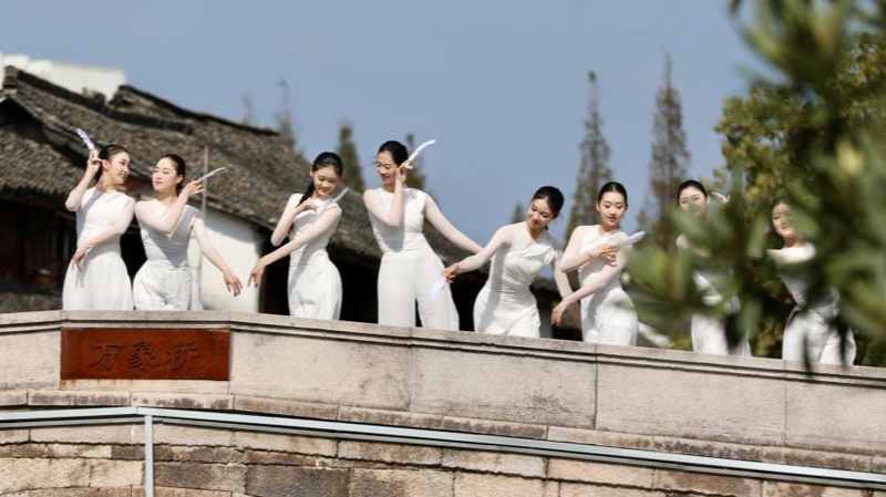 Art_Floats_in_Xinshi__How_a_Water_Town_Reinvents_Itself - News for amigos, by amigos Art_Floats_in_Xinshi__How_a_Water_Town_Reinvents_Itself