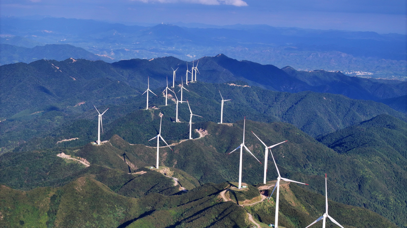 China Goes Low-Carbon: Tech Innovations Fuel Solar Revolution China_Goes_Low_Carbon__Tech_Innovations_Fuel_Solar_Revolution
