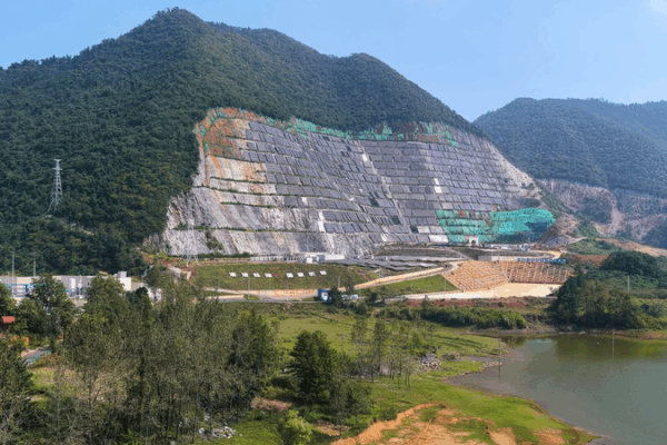 Chinese Mainland’s Green Leap: Adapting Industries for a Climate-Smart Future Chinese_Mainland_s_Green_Leap__Adapting_Industries_for_a_Climate_Smart_Future