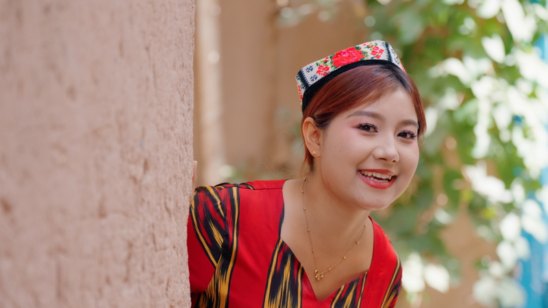 DFUKXUWXIYN622VQ7QYS - News for amigos, by amigos Meet Guli: Guardian of Kashi’s Ancient City video poster