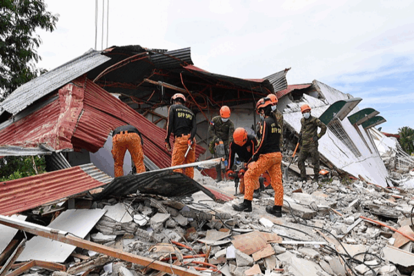 Death Toll Rises to 69 After 6.9 Quake in Cebu, Philippines Death_Toll_Rises_to_69_After_6_9_Quake_in_Cebu__Philippines
