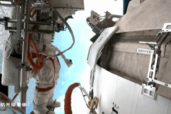 China’s Shenzhou-20 Crew Poised to Break Space Duration Record 🚀 China’s Shenzhou-20 Crew Poised to Break Space Duration Record 🚀