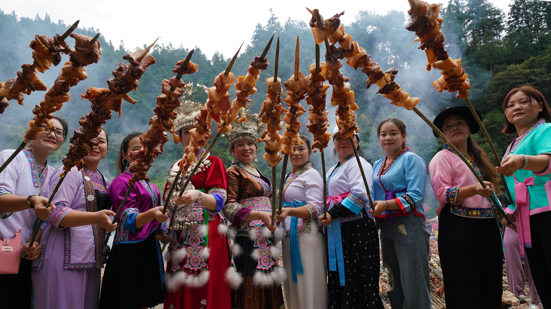 Grills_Fire_Up_for_Holiday_Feast_in_Guizhou_Village