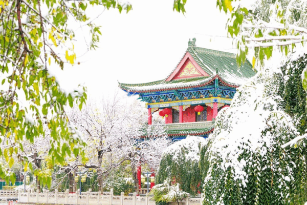 Urumqi’s Ancient Architecture Shines Under Snow video poster